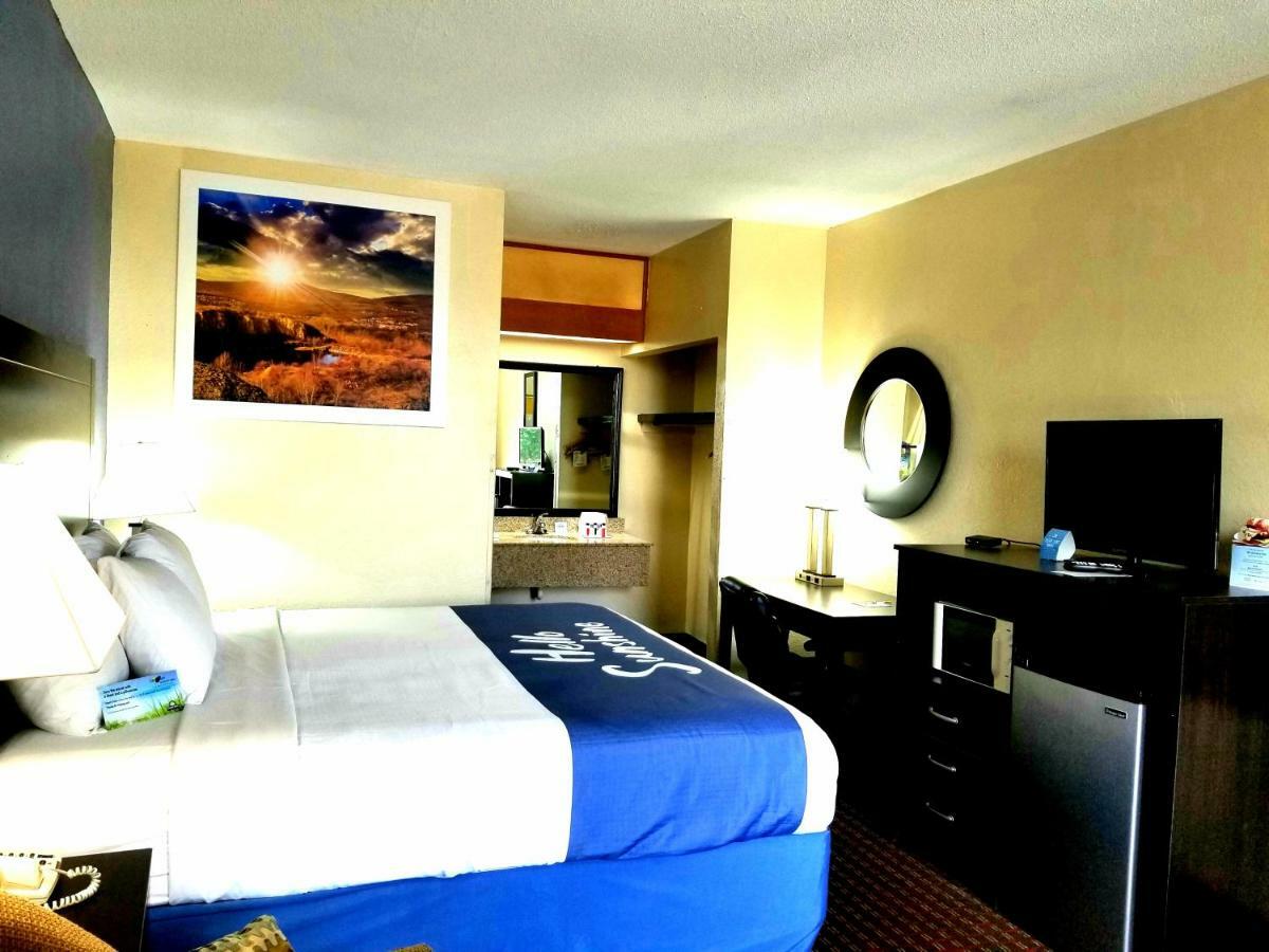 Days By Wyndham West Of Greenville/clemson Area Hotel